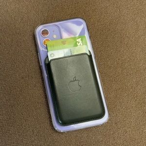 Apple iPhone Leather Wallet with MagSafe - Black